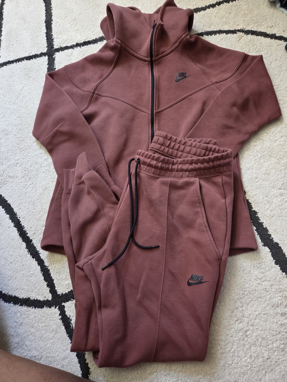 Nike Women's Tech Set in Mauve